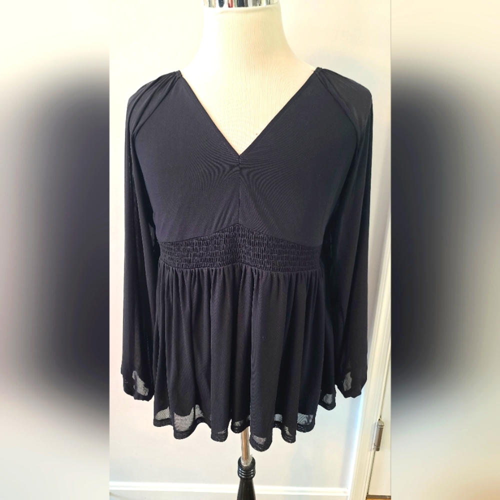 NWT Elegant Torrid Black Long Sleeve Top Size 1